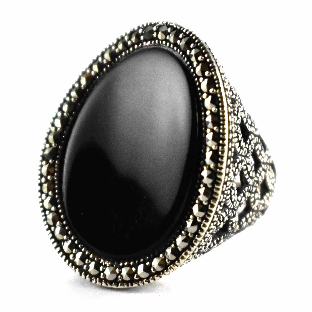 Marcasite with onyx an oval silver ring