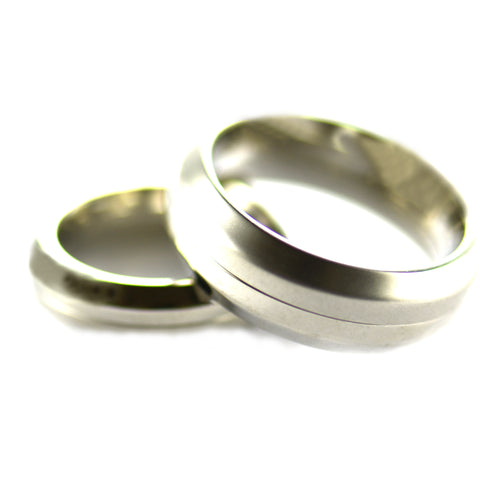 Plain stainless steel couple ring can turn